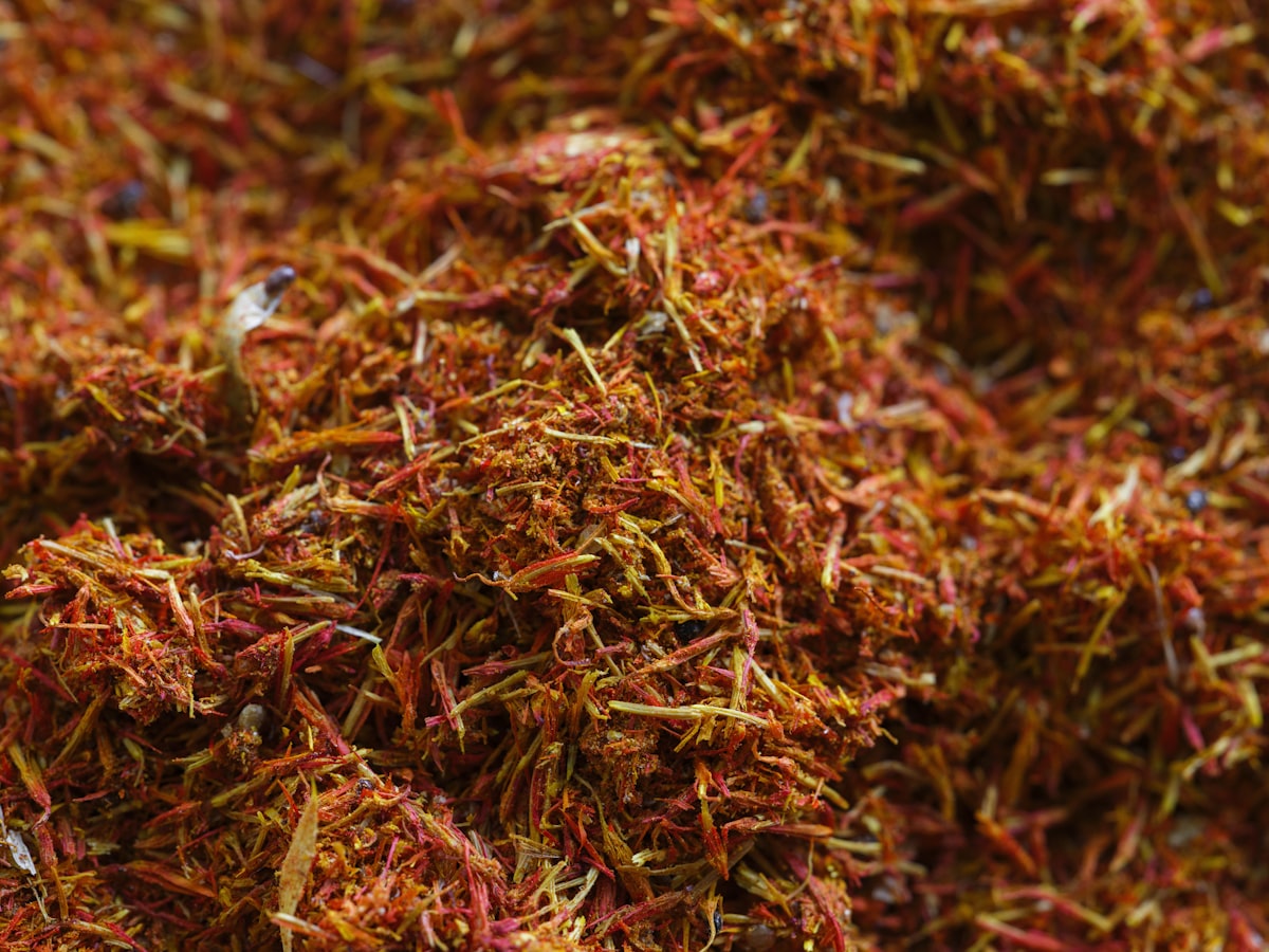 Saffron threads for mood support